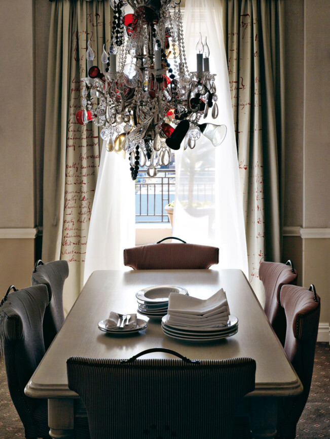22.Cape Grace chandelier 019 2