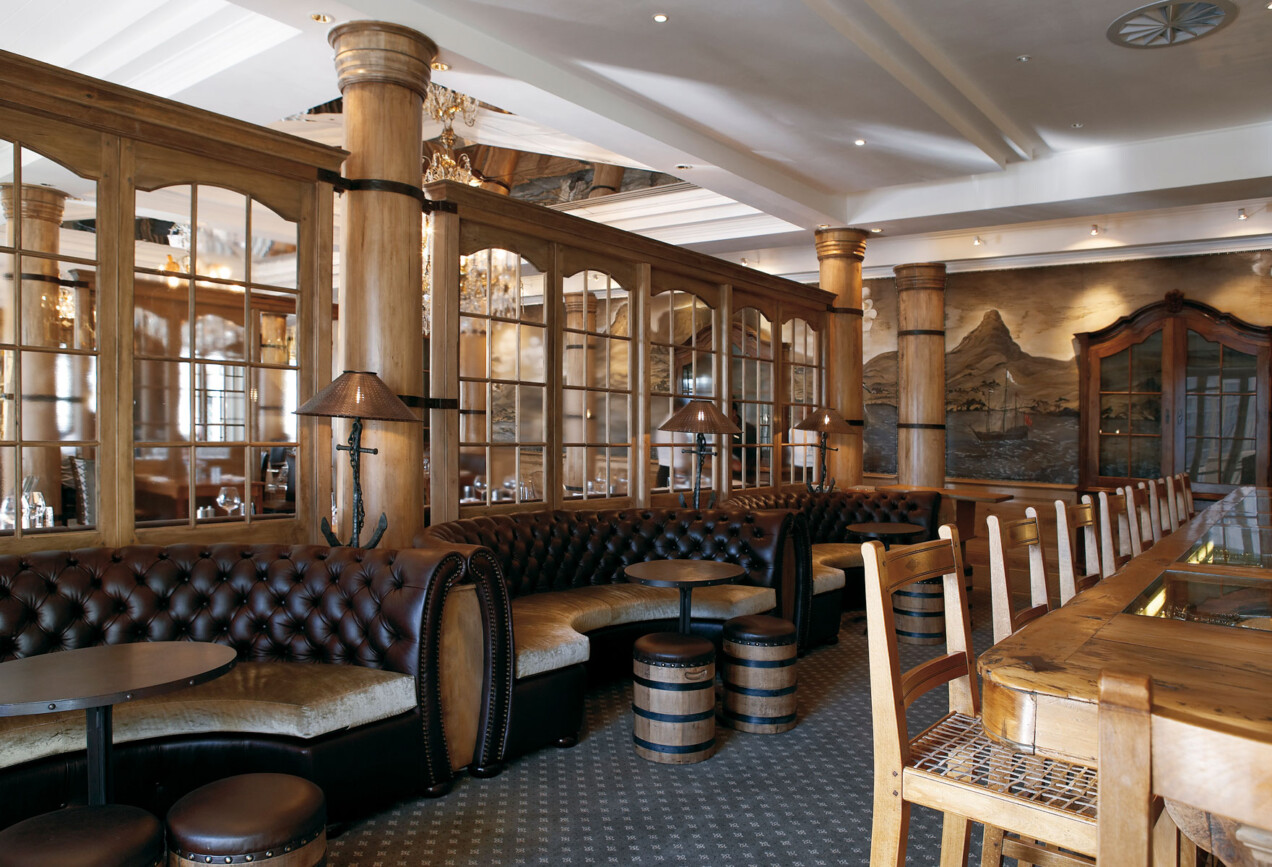 9.Cape Grace Bar 1 020